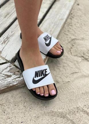 Шльопанці nike benassi