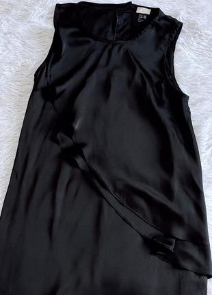 Стильное черное сатиновое платье h&m с воланом6 фото