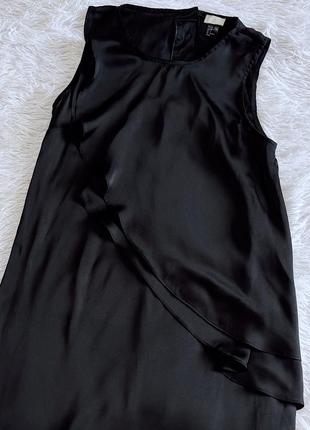 Стильное черное сатиновое платье h&m с воланом5 фото