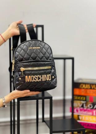 Рюкзак черный стеганый женский в стиле  moschino рюкзак москино