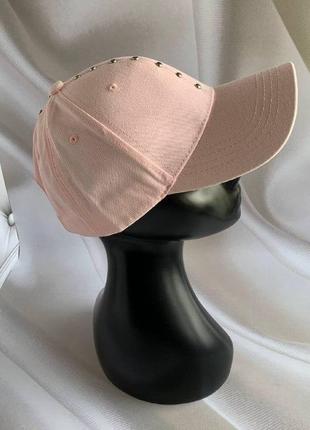 Жіноча кепка з заклепками рожева4 фото