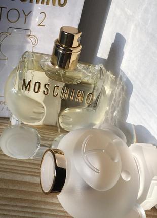 Moschino toy 2 парфумована вода 30 мл свіжа солодка фруктова цитрусова квіткова деревна мускусна жіноча (духи парфуми парфум для жінок)2 фото