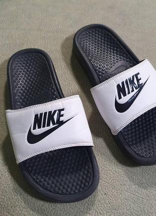 Шльопанці nike benassi