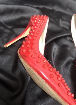 Красные туфли с шипами4 фото