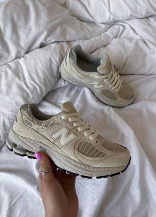 Кроссовки женские new balance 2002r beige