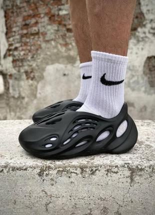 Мужские yeezy foam runner black (no logo) — цена 940 грн в