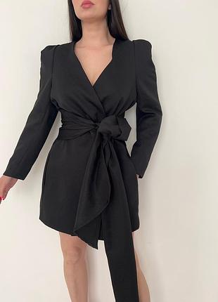 Гарнюща сукня з об’ємним бантом