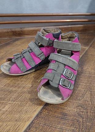 Ортопедические босоножки