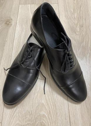 Классические кожаные туфли со шнурками праздничные1 фото