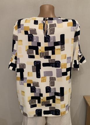 Стильная блузка в ярком принте4 фото