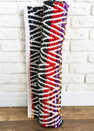 Яскравий безворсовий килим ручного ткацтва з геометричним візерунком