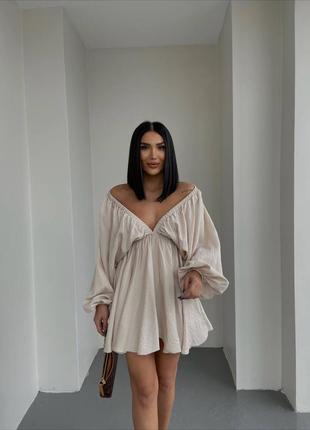 Женское платье бежевого цвета