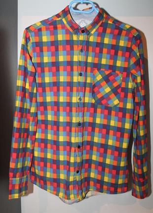 Яркая рубашка в клетку