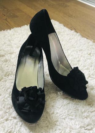 Класичні жіночі замшеві туфлі fabi1 фото