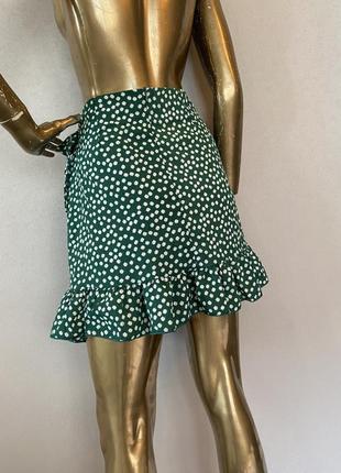 Актуальная юбка на запах рюши цветы зеленая с поясом в стиле zara, mango, shein2 фото