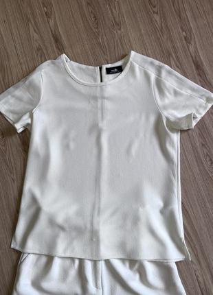 Белая блузка-футболка