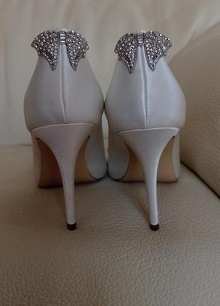 Белые атласные туфли для невесты 🫶6 фото