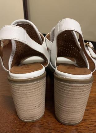 Белые босоножки,кожаные босоножки на каблуке,кожаные туфли ,туфли в сеточку5 фото