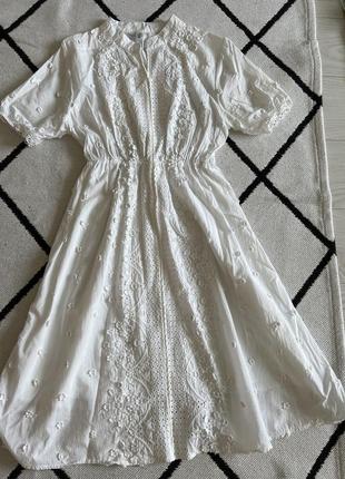 Біле літнє плаття