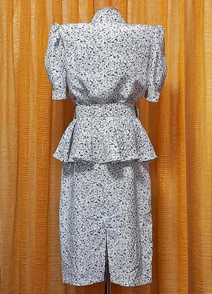 Нарядное шелковистое платье футляр на пуговицах в ретро стиле3 фото