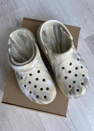 Crocs classic crush marbled clog