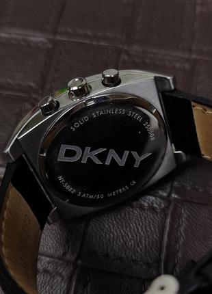 Чоловічий наручний годинник dkny ny5082 сріблястий циферблат чорний шкіряний ремінь6 фото
