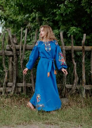 Синее вышитое платье в стиле петриковской росписи2 фото