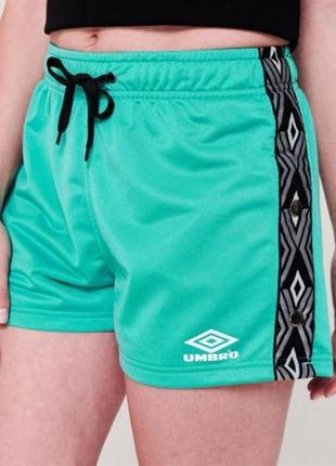 🌿спортивные шорты с контрастными лампасами umbro