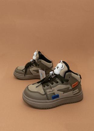 Стильні кросівки хайтопи для хлопчика хакі 27-29 детские кроссовки хайтоп для мальчика деми bessky2 фото