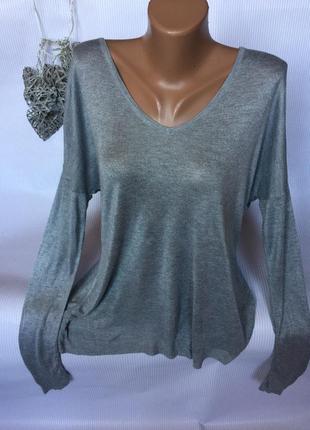 Легка ніжна кофта з красивою спиною