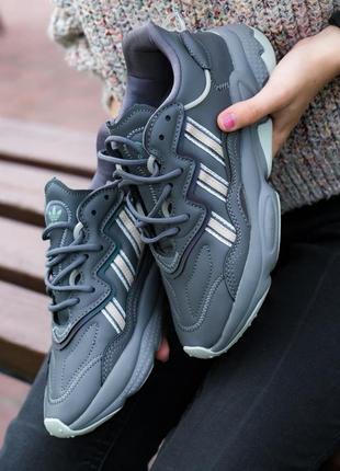 Знижка adidas ozweego gray
жіночі кросівки адідас темні сірого кольору скидка женские кроссовки серые озвиго