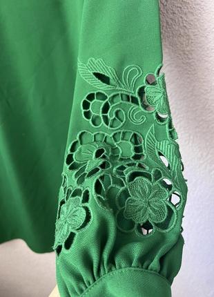 Зеленое платье с вышивкой ришелье2 фото