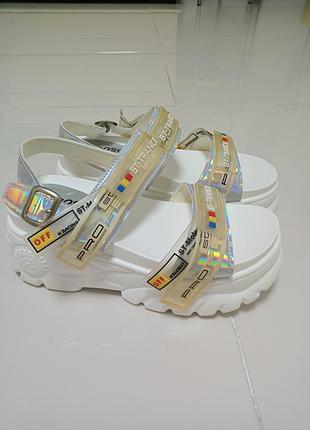 Красивые босоножки