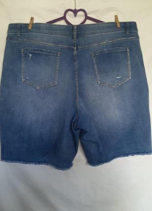 Женские рваные джинсовые бриджи, капри, шорты на заклепках с потертостями..2 фото