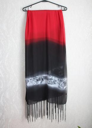 Чорно червоний шарф з пензликами