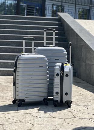Середня валіза ,на 70 л  ,якісна валіза по низькій ціні ,пластик ,4 колеса ,дорожня сумка ,чемодан ,ручна поклажа ,великий2 фото