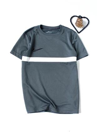 Футболка спортивна nike (оригінал) 10-12 років, 137-147 см