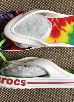 Вьетнамки crocs bayaband tie-dye mania flip9 фото