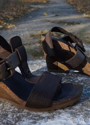Шкіряні босоніжки clarks