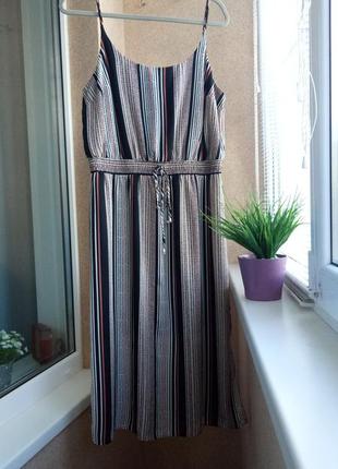 Красиве стильне літнє плаття/сарафан міді у вертикальну смужку на бретельках