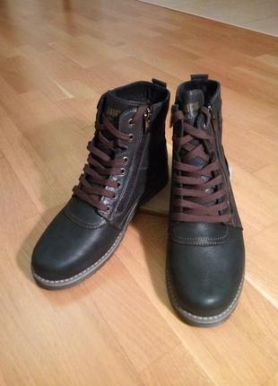 Зимові черевики на шерсті розміри: 42,43,44 дві змійки