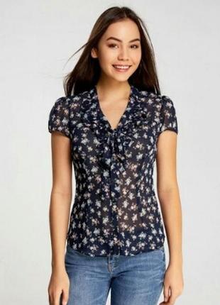 Легкая шифоновая блуза блузочка рубашка синяя в цветы с рюшкой и завязкой oodji/шифоновая синяя рубашка1 фото