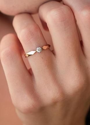 Помолвочное золотое кольцо с бриллиантом 
2119924214 фото
