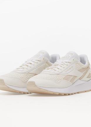 Бежевое оригиналовое кроссовки reebok classic cl legacy az бежевые оригинальные кроссовки reebok classic1 фото