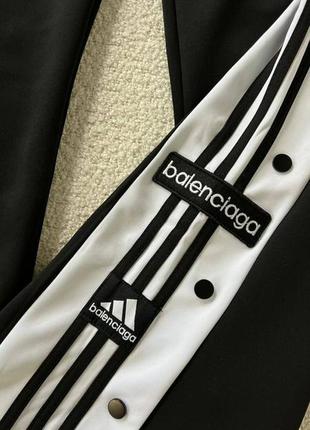Штани спортивні в стилі balenciaga з кнопками збоку палаццо чорні на резинці2 фото