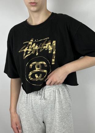 Укорочена футболка stussy