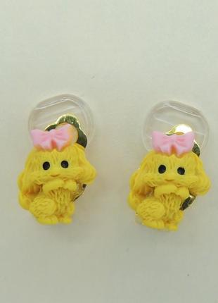 Серьги клипсы детские для ушей без пробивания желтый кролик с розовым бантиком3 фото