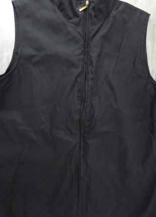 Чорний жилет на блискавці з кишенями з водовідштовхувальним ефектом