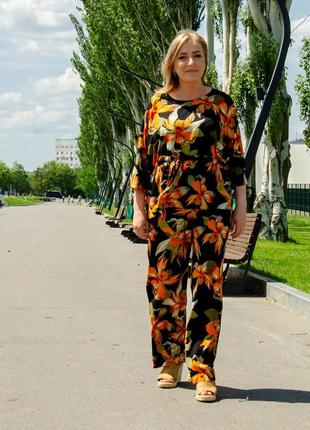 Яркий летний костюм из тонкой ткани штапель.