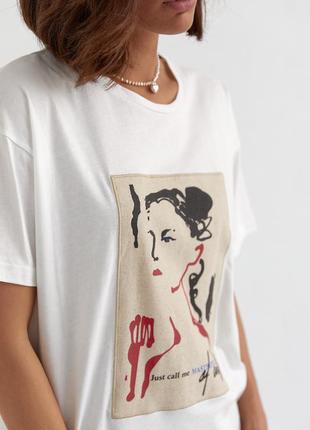 Женская футболка с принтованной нашивкой7 фото